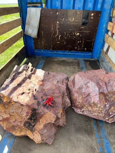 Ландшафтные глыбы красно-фиолетовые 200-1000 килограмм купить в Звенигороде
