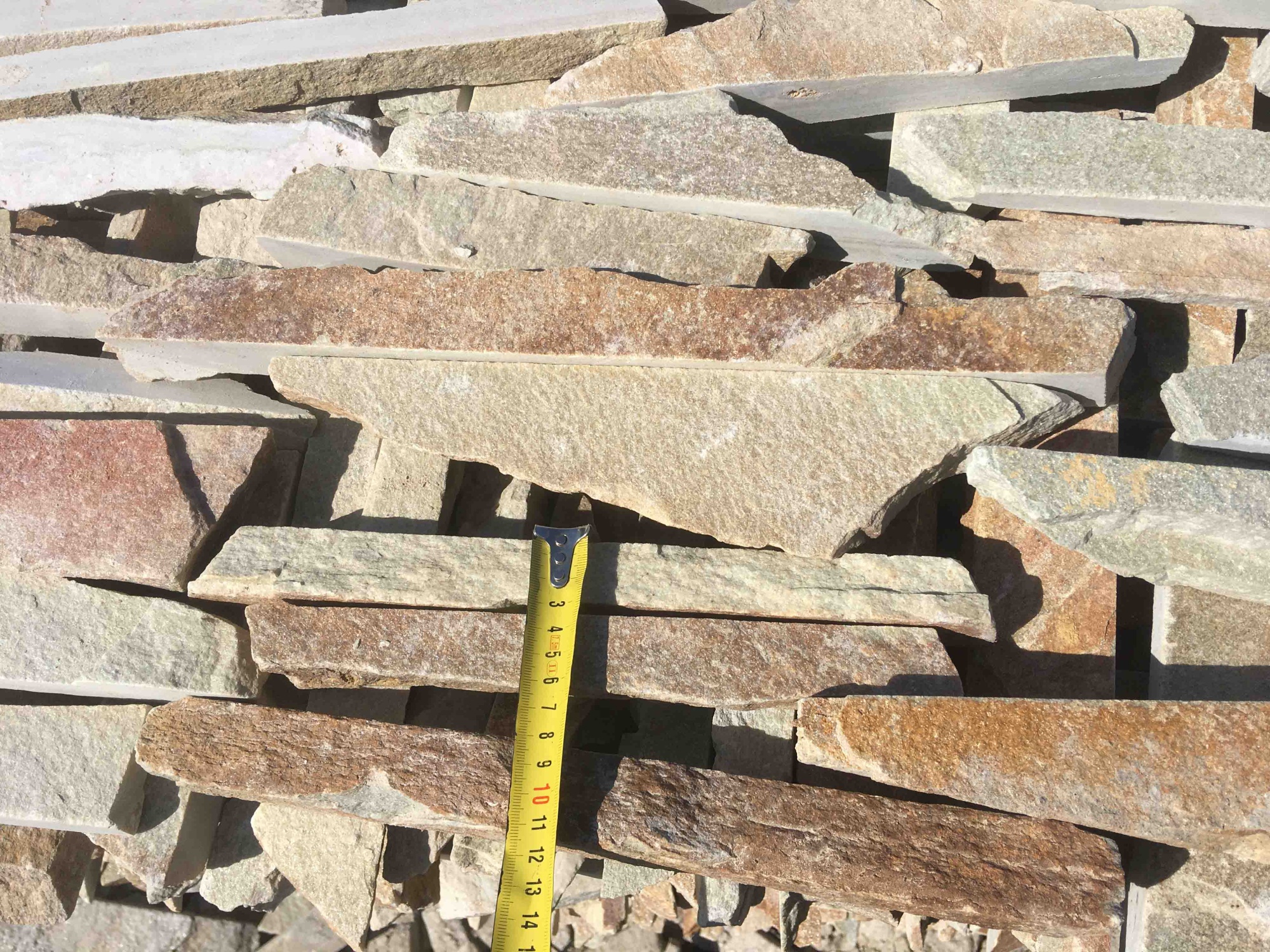 Горбушка златолит золотистый для облицовки купить в Звенигороде