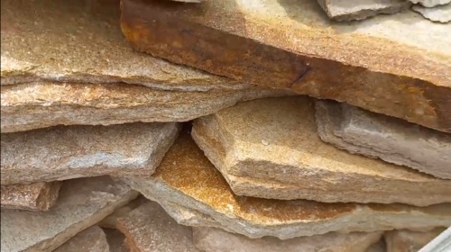 Плитняк златолит жёлтый золотистый для отмостки купить в Звенигороде