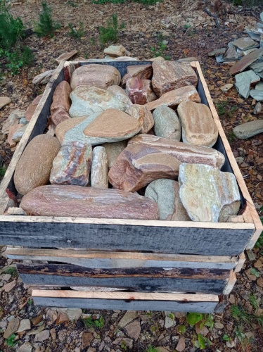 Златолит жёлтый, жёлто-зелёный глыбки и валуны для ланшафтного дизайна купить в Звенигороде