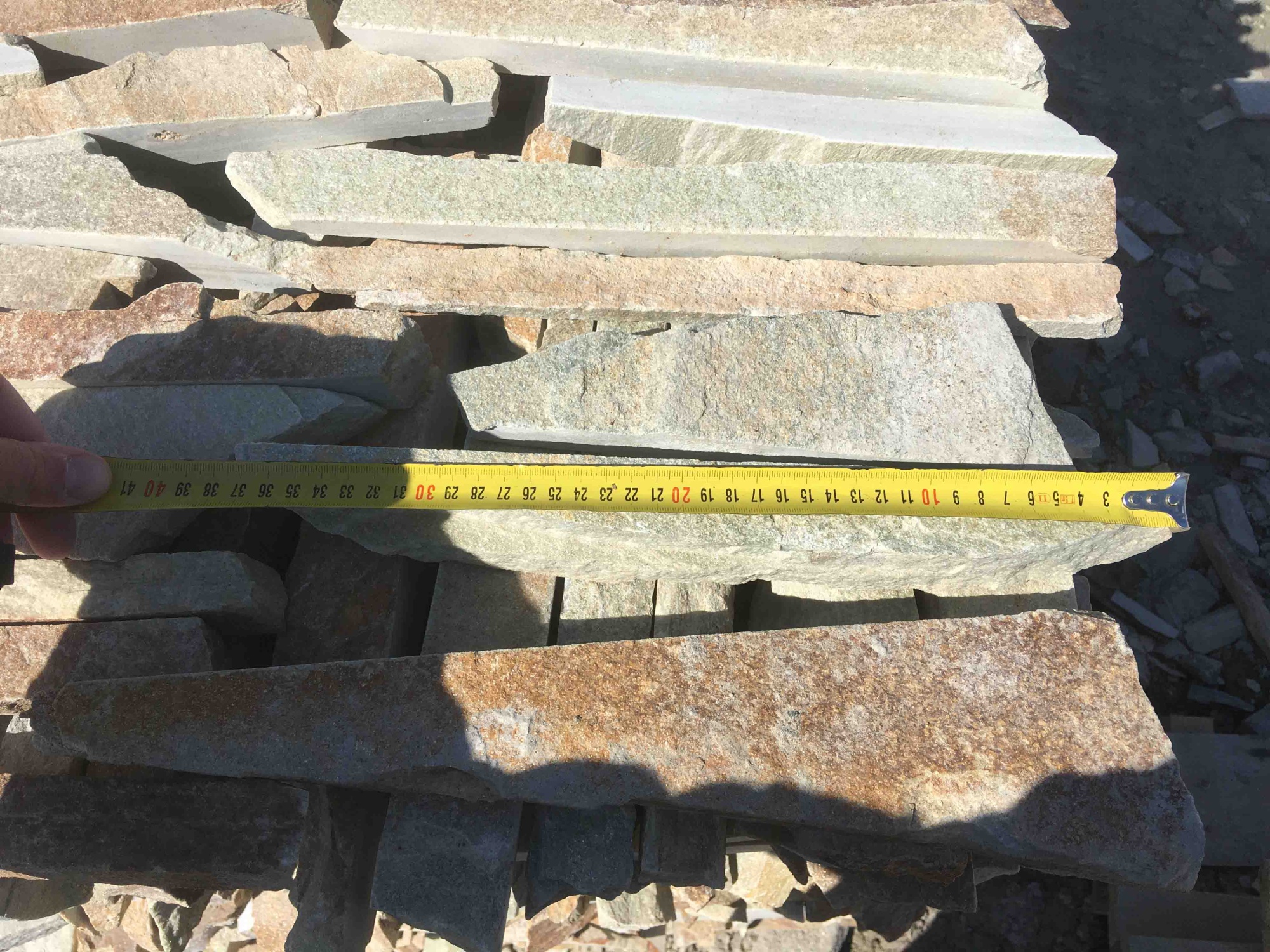 Горбушка златолит золотистый для облицовки купить в Звенигороде