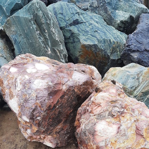 Ландшафтные глыбы красно-фиолетовые 200-1000 килограмм купить в Звенигороде