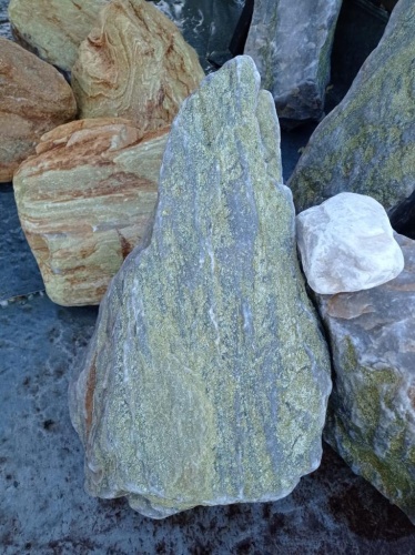 Златолит жёлтый, жёлто-зелёный глыбки и валуны для ланшафтного дизайна купить в Звенигороде