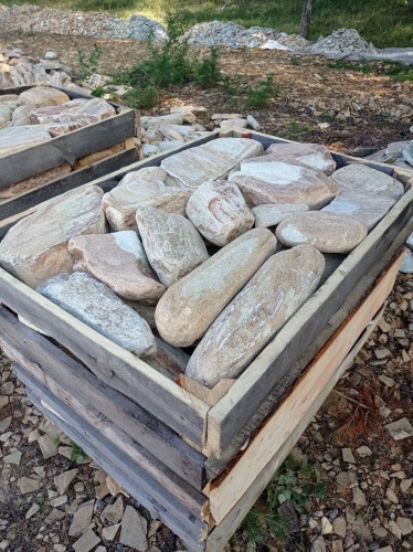 Златолит жёлтый, жёлто-зелёный глыбки и валуны для ланшафтного дизайна купить в Звенигороде