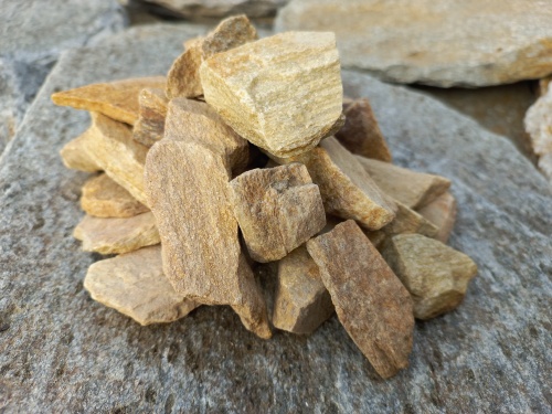 Златолит жёлтый декоративная каменная крошка купить в Звенигороде