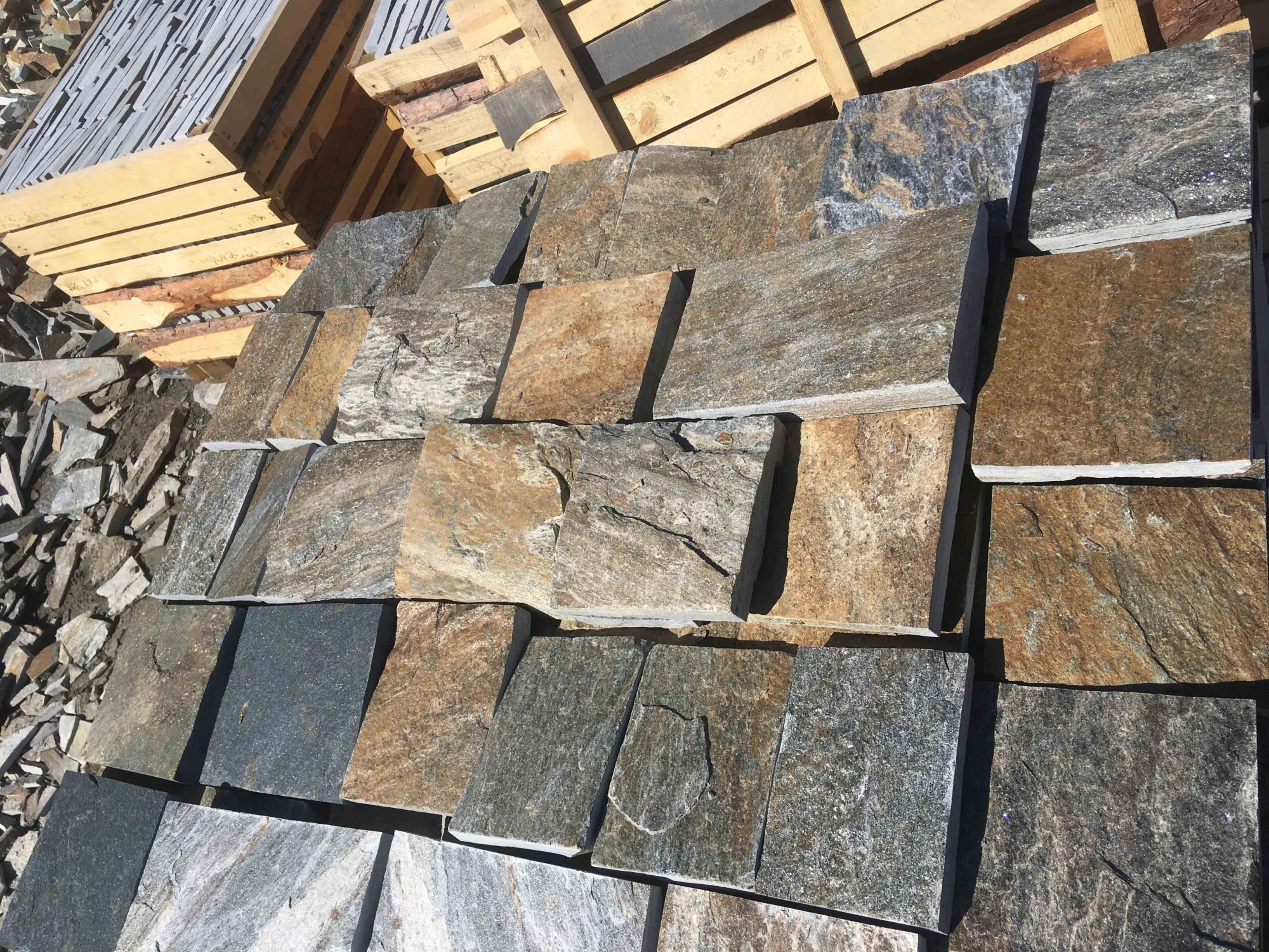 Плитка пилёная златолит Уральский для фасада купить в Звенигороде