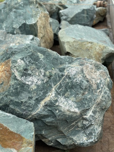 Камни для ландшафтного дизайна зелёные 10-60 килограмм купить в Звенигороде