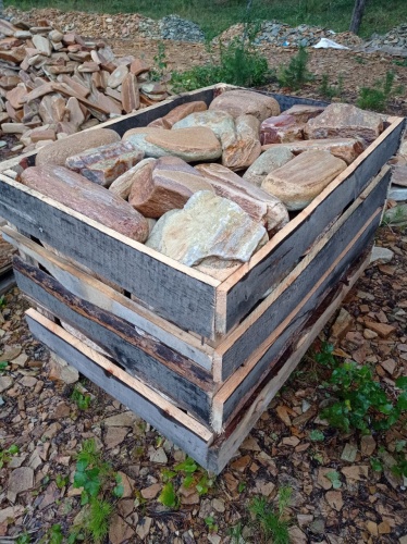 Златолит жёлтый, жёлто-зелёный глыбки и валуны для ланшафтного дизайна купить в Звенигороде