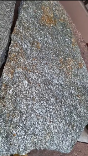 Плитняк златолит серебристый для цоколя, отмостки купить в Звенигороде