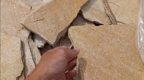 Плитняк златолит жёлтый золотистый для отмостки купить в Звенигороде