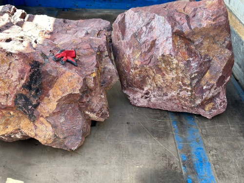 Ландшафтные глыбы красно-фиолетовые 200-1000 килограмм купить в Звенигороде
