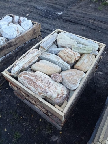 Златолит жёлтый, жёлто-зелёный глыбки и валуны для ланшафтного дизайна купить в Звенигороде