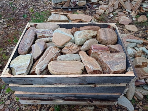 Златолит жёлтый, жёлто-зелёный глыбки и валуны для ланшафтного дизайна купить в Звенигороде