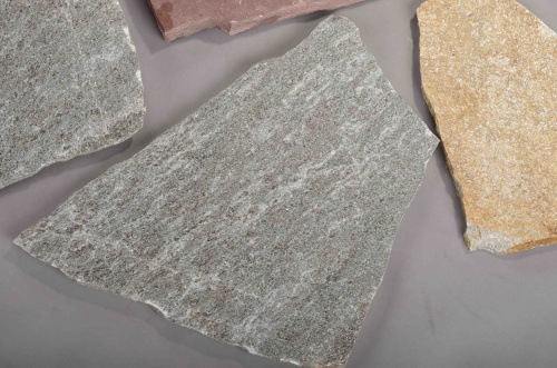 Плитняк златолит Уральский для цоколя, отмостки купить в Звенигороде