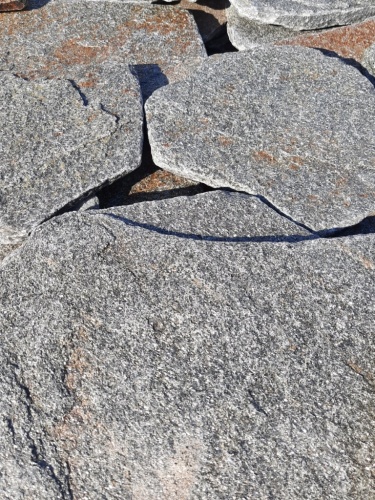 Златолит серебристый галтованный для лестниц купить в Звенигороде