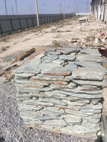 Златолит серебристый галтованный для лестниц купить в Звенигороде