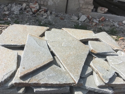 Златолит серебристый галтованный для лестниц купить в Звенигороде